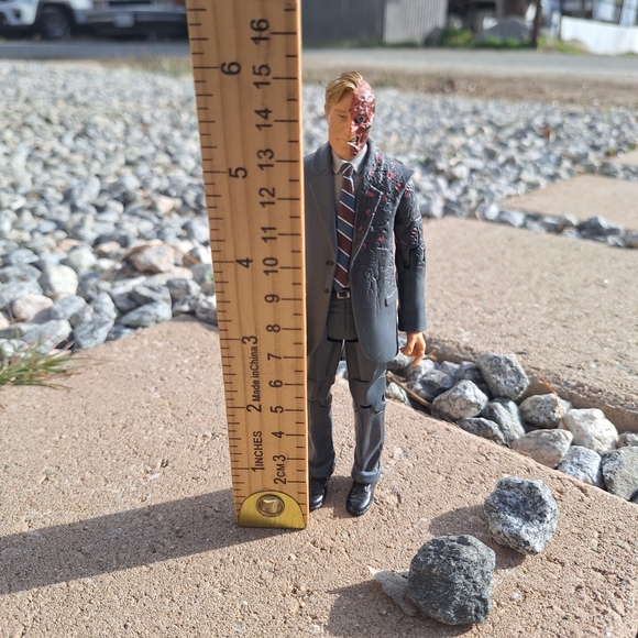 McFarlane Toys DC Multiverse Two-Face (Harvey Dent) Action Figure - Picture 3 of 5